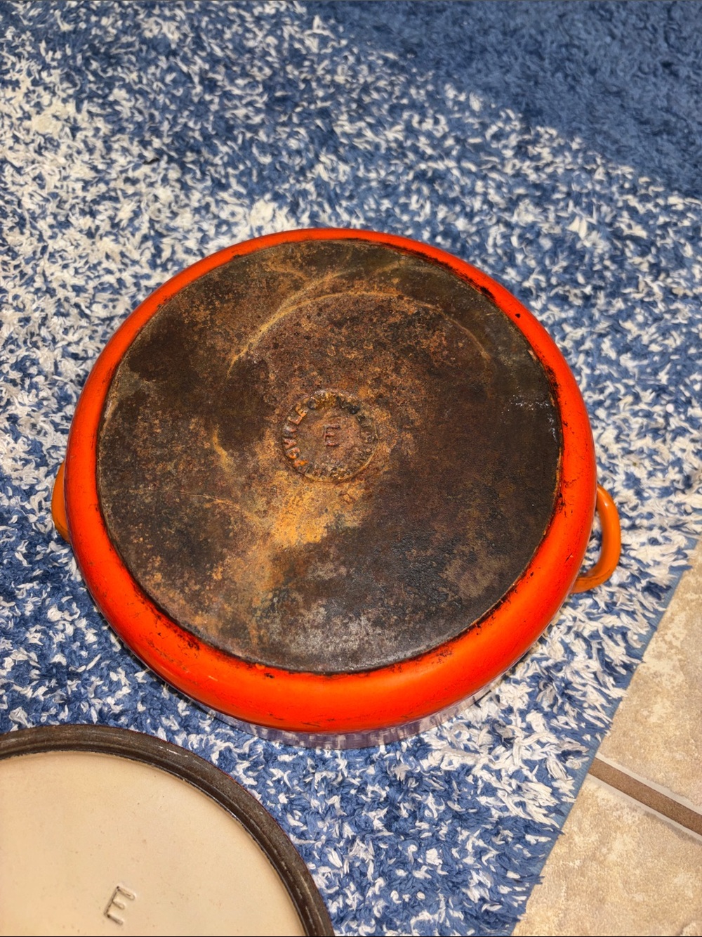 Le Creuset Orange Enamel Cast Iron Dutch Oven with Lid 4.5 qt E - Picture 4 of 9